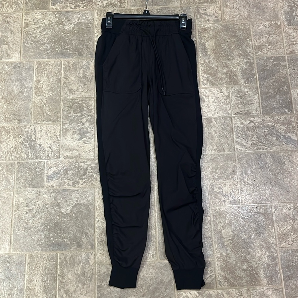 Lululemon: Women’s Joggers